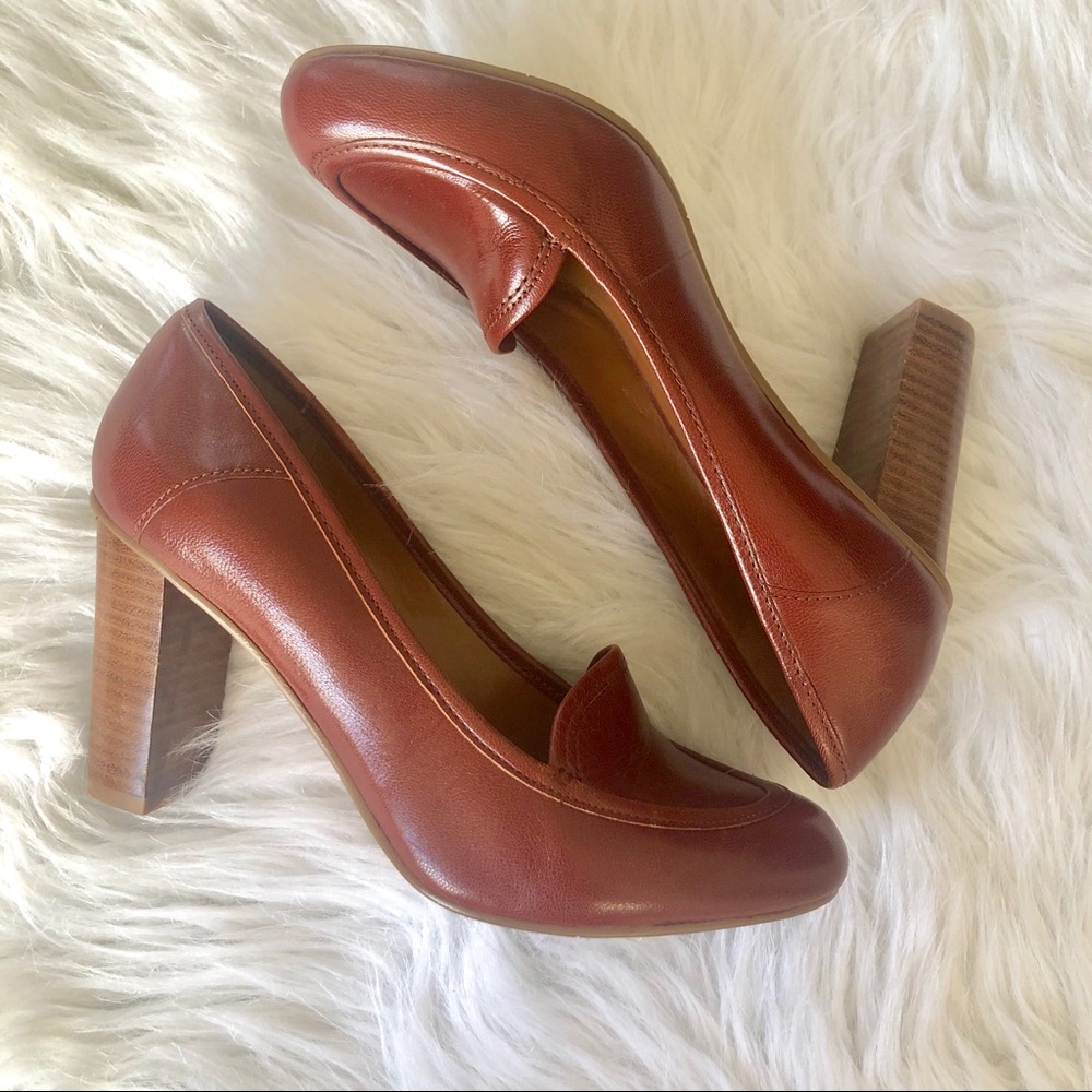 Classic Women's Leather Block Heel Pump - Brown